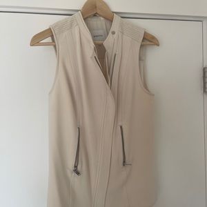 Aritzia Babaton beige vest size 00